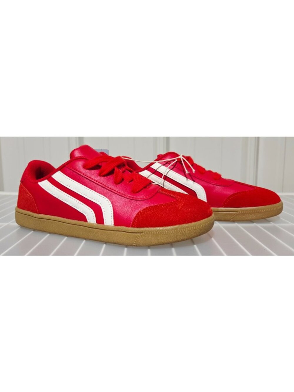 Cat & Jack Boston Red Lace Up Low Top Retro Court Sneakers -- Big Kids' Size 6